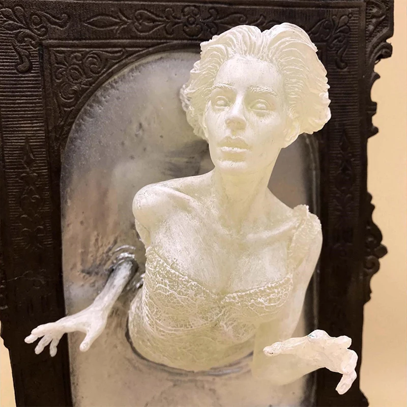 Photo Booth Frame - 鏡の中のハロウィーンの幽霊の壁の彫刻、ホラー悪魔の手の像、工芸品のための明るい樹脂、創造的な家のフォトフレーム