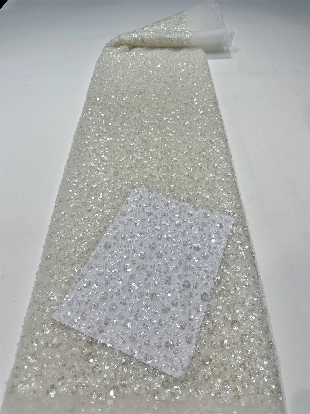 アフリカのレース生地 2026 ゴールドスパンコール ビーズ - Glitter Tablecloth のレビューと価格