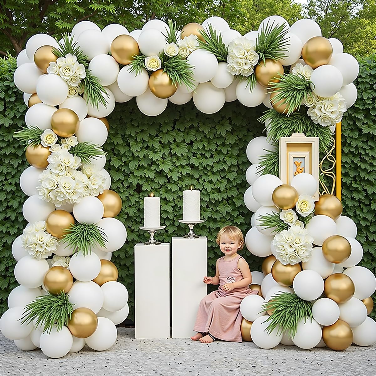 ゴールドの金属製正方形背景スタンド。サイズは8.2フィート× - Photo Booth Frame のレビューと価格